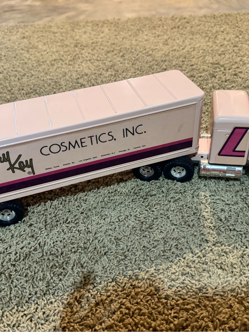 MARY KAY COSMETICS SEMI TRUCK WITH TRAILER